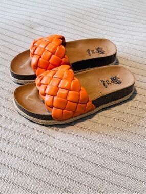 GC Shoes Women’s Orange Woven Slide Sandals